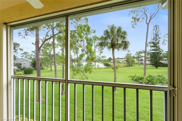 Balcony offer direct LAKE VIEW of Kings Lake!