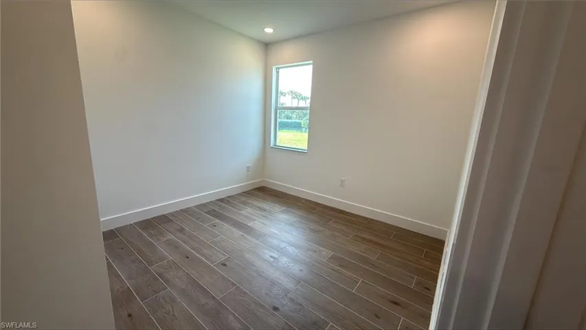 Additional guest bedroom