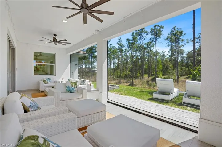 Sunroom with ceiling fan