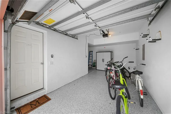 565 Windsor Sq 202, Naples, Florida 34104
