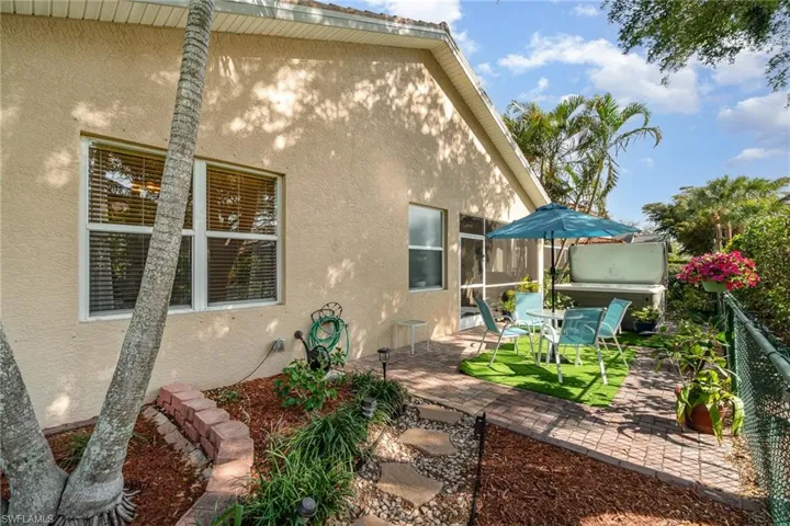 9379 Golden Rain Ln, Fort Myers Fl 33967