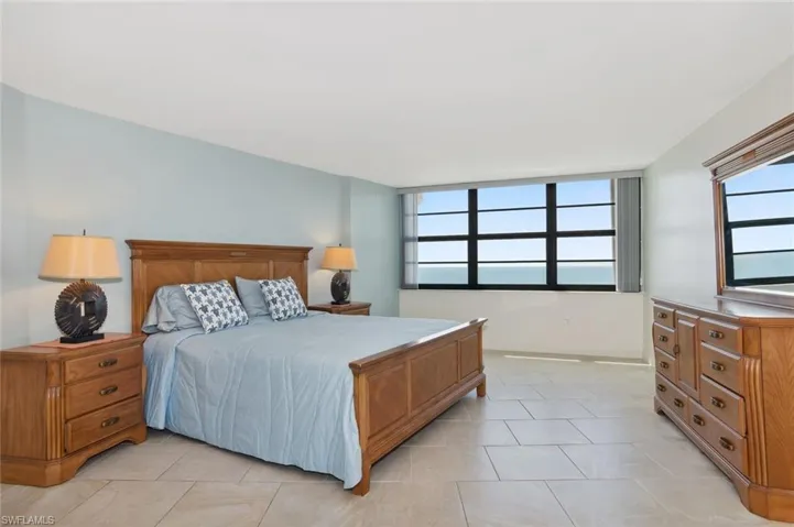 Fully tiled, windows with view to the Gulf and Beach