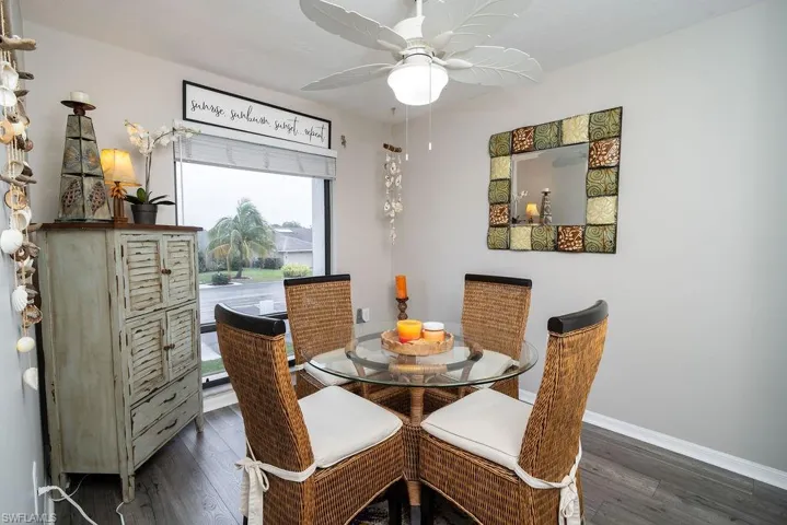Dinette Area off Kitchen,sometimes used as a den or reading room.
