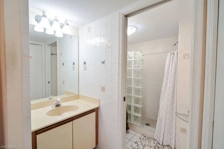 1200  Commonwealth  CIR, Naples, FL 34116