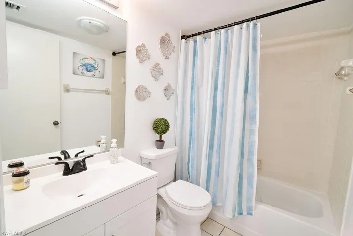 1200  Commonwealth  CIR, Naples, FL 34116