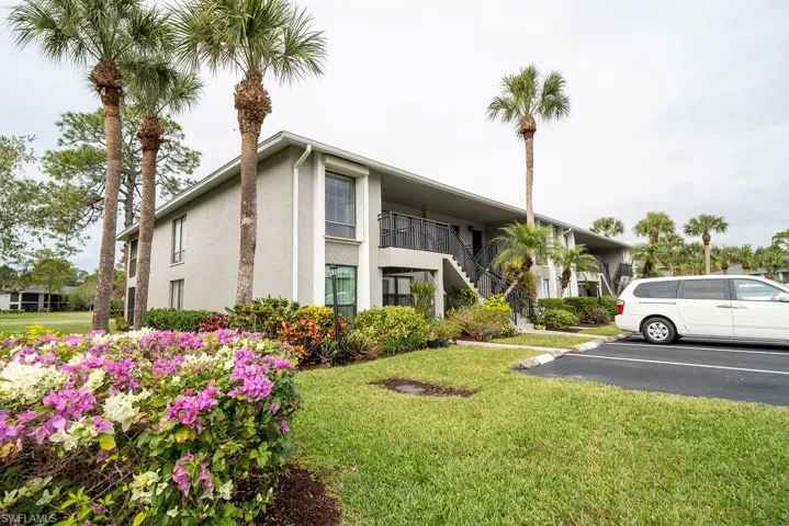 1200  Commonwealth  CIR, Naples, FL 34116