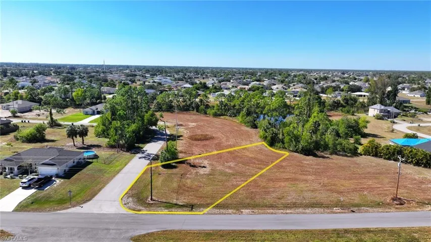 Aerial perspective of suburban area featuring property parcel outlined
