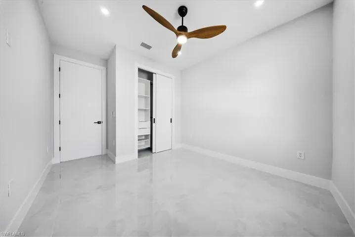 Bedroom with its own private en-suite.