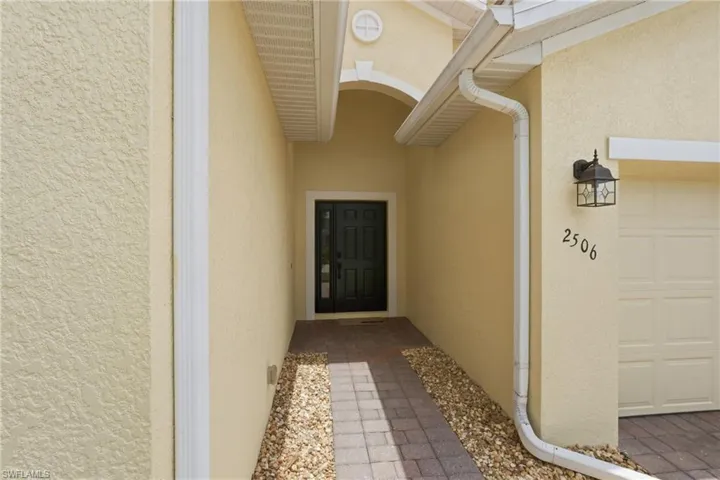2506  Blackburn  CIR, Cape Coral, FL 33991