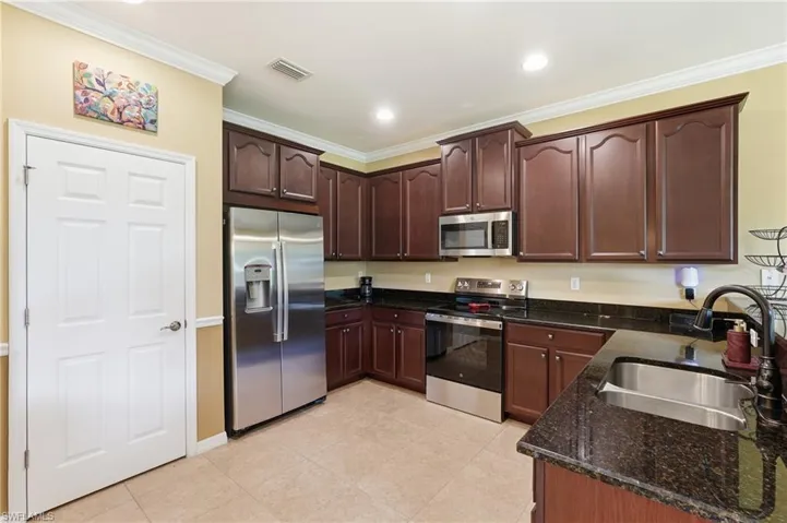 2506  Blackburn  CIR, Cape Coral, FL 33991