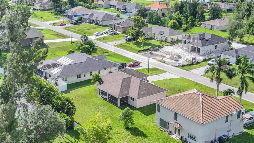 Birds eye view of property