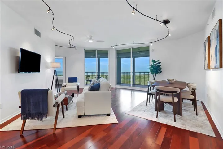Direct gulf views from the 15th floor of this spacious, open living and dining areas. Newly furnished.