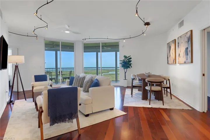 Direct gulf views from the 15th floor of this spacious, open living and dining areas. Newly furnished.