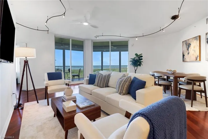 Direct gulf views from the 15th floor of this spacious, open living and dining areas. Newly furnished.
