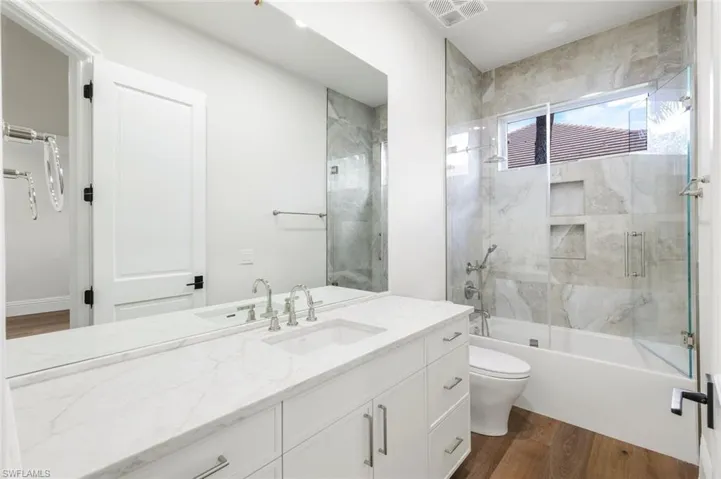 BR 2 Ensuite Bath