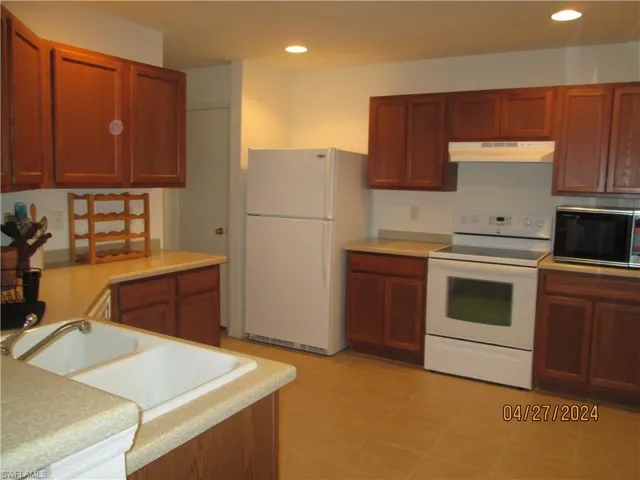 9236  Aegean  CIR, Lehigh Acres, FL 33936