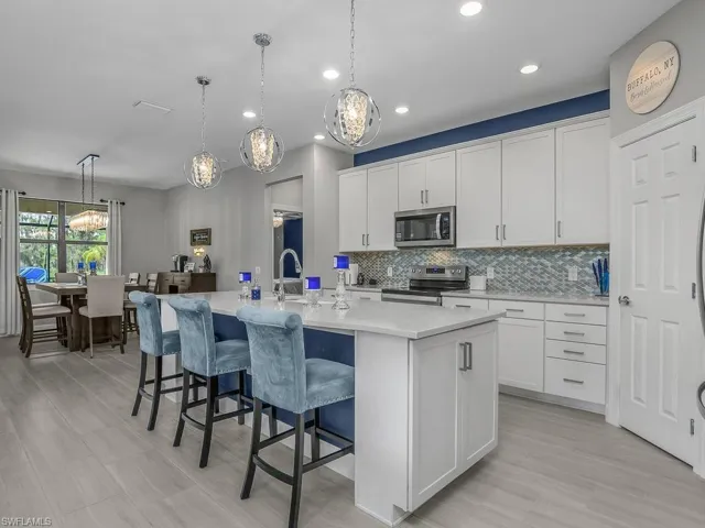 17581 Ashcomb Way, Estero, Florida 33928
