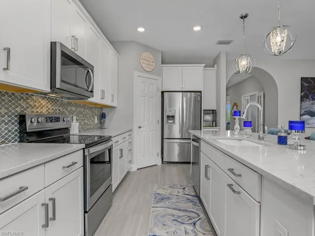 17581 Ashcomb Way, Estero, Florida 33928