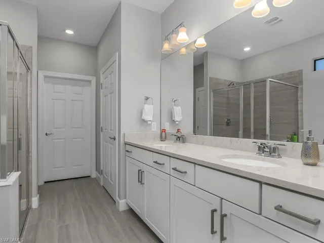 17581 Ashcomb Way, Estero, Florida 33928