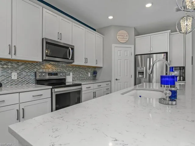 17581 Ashcomb Way, Estero, Florida 33928