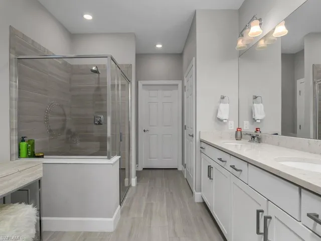 17581 Ashcomb Way, Estero, Florida 33928