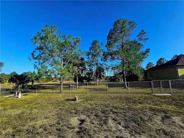 View of yard featuring a gate
