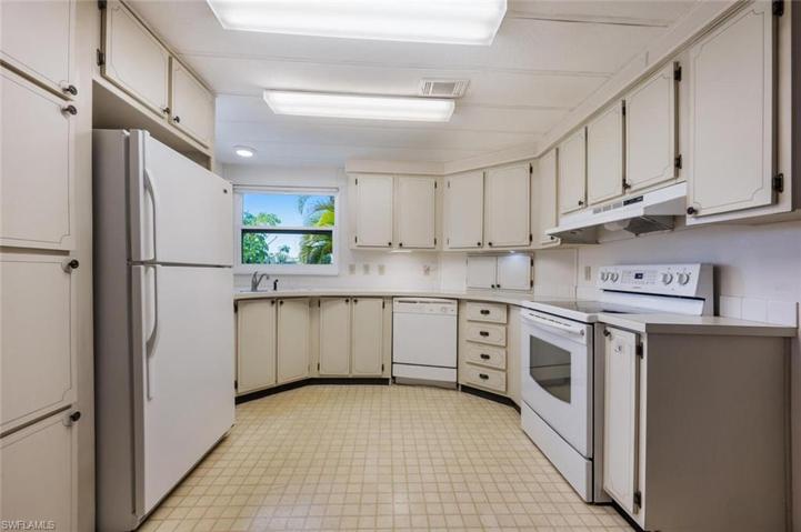 94 Le Mans DR, NAPLES FL 34112
