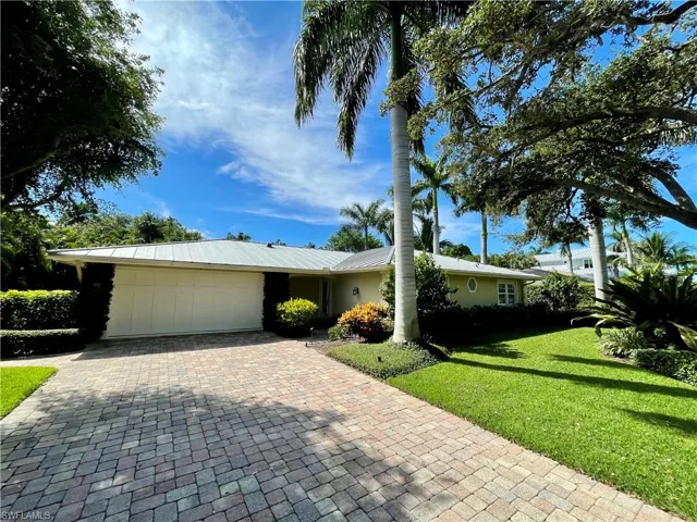 330 Putter Point Dr, Naples, Florida 34103