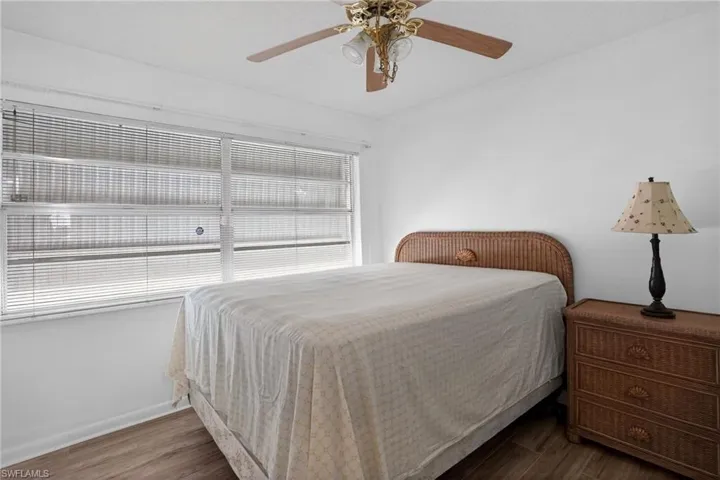 2nd bedroom w/vinyl flooring