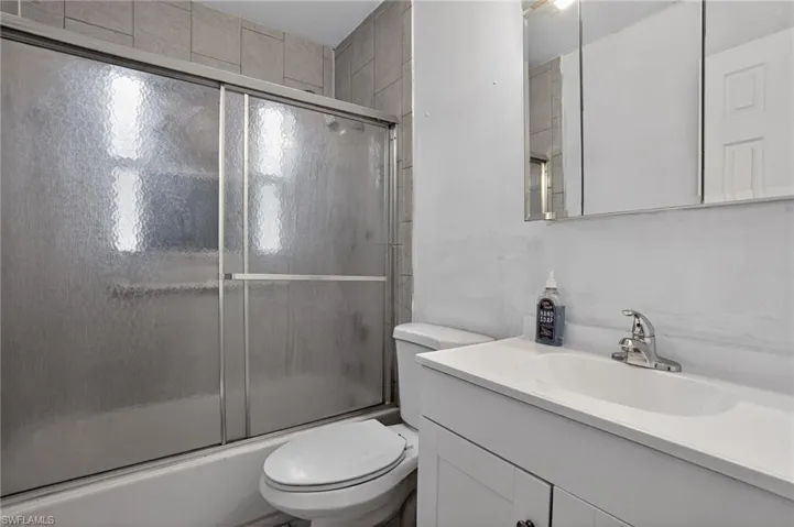 full hall bathroom