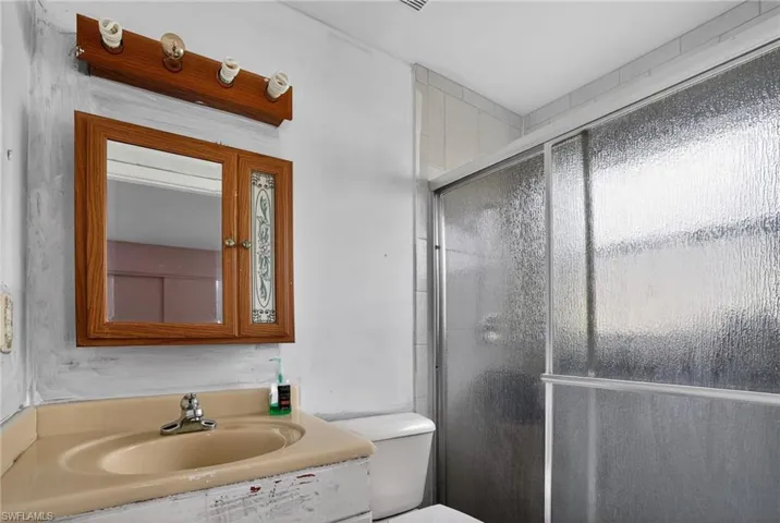 Full bathroom off the primary