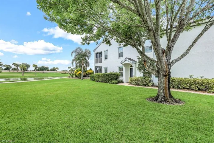 View of front of property featuring a front yard
