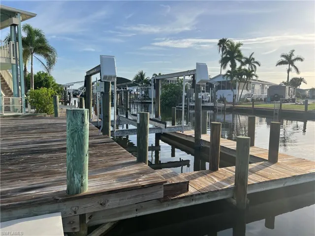 Dock