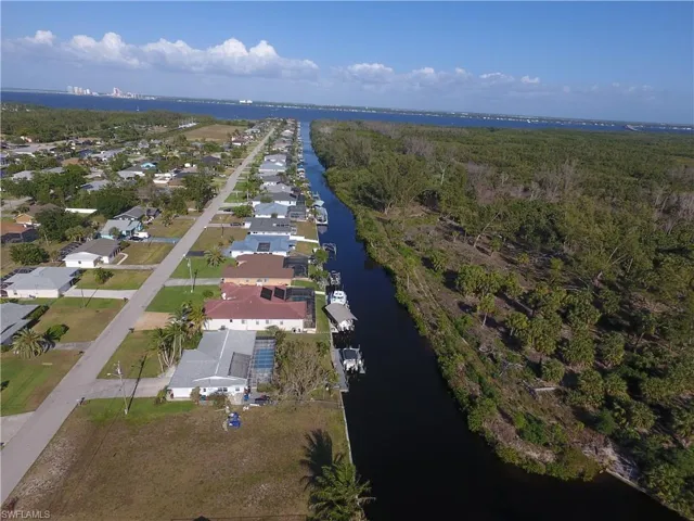 Canal out to Caloosahatchee River.
