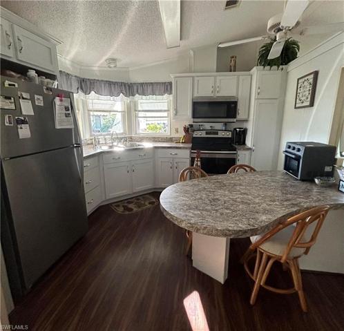 3158  Longview  DR, North Fort Myers, FL 33917