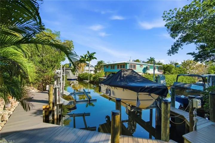 Live the beach & boater lifestyle by joining one of the many Gulf-access luxury boat clubs or store your own boat at one of the multiple marinas located within 1-2 miles!