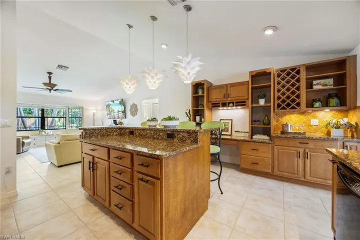 The Breakfast bar and Island provides great cooking prep space for entertaining, casual dining and the wall cabinets gives you a coffee / wine bar and extra home work space.