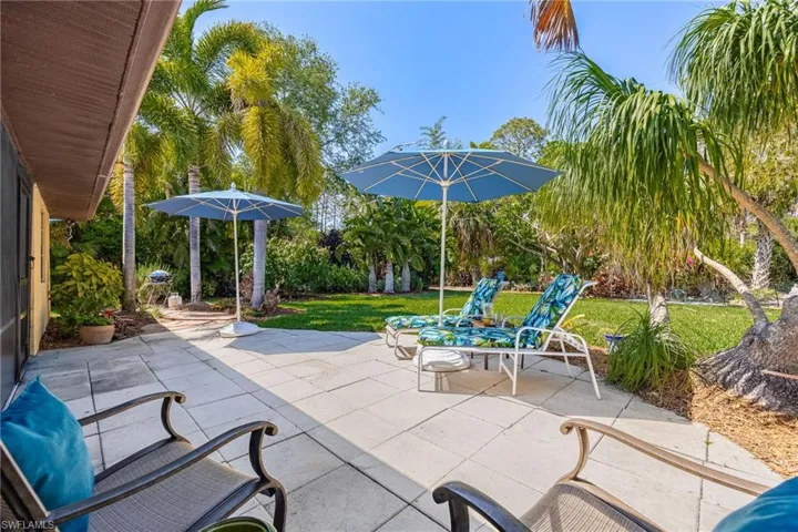 Wonderful outdoor patio area. Loads of entertainment space ready for grilling, sunning and lots of relaxation. Surrounded by mature tropical plants. Stunning!