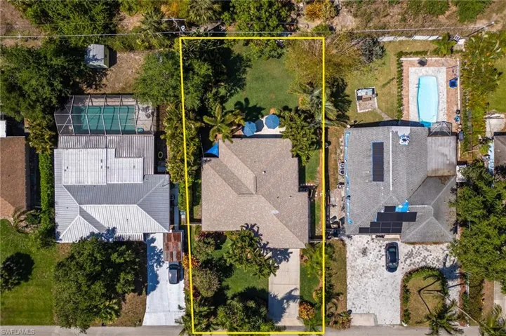 Birds eye view of property