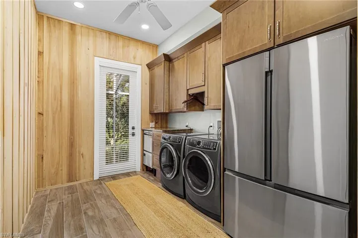 Laundry with washer, dryer, 2nd fridge, ice machine and door that leads to side screened porch direct access to boats. Great place to store fishing, scuba, or kayak gear.