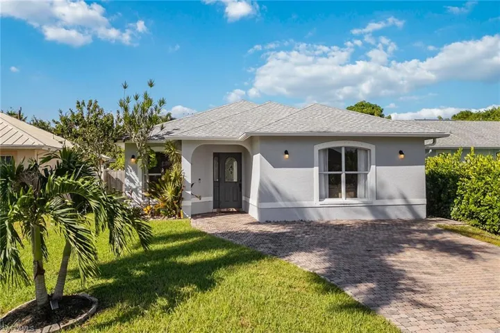 159  7th  ST, Naples, FL 34113