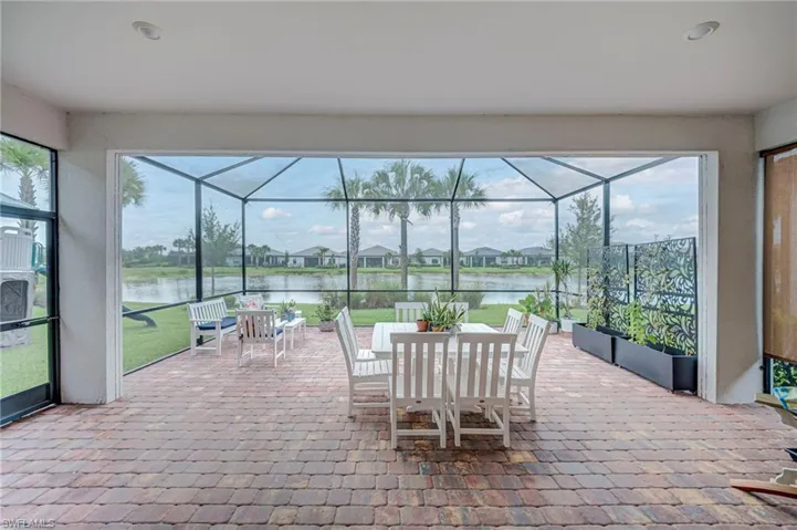 Lanai & Cage - Screened-in