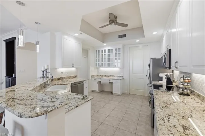 2104 W 1st  ST, Fort Myers, FL 33901