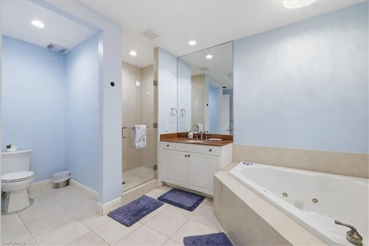 2104 W 1st  ST, Fort Myers, FL 33901