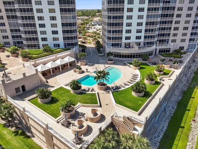 2104 W 1st  ST, Fort Myers, FL 33901