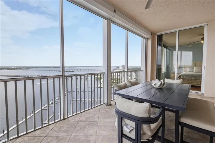 2104 W 1st  ST, Fort Myers, FL 33901