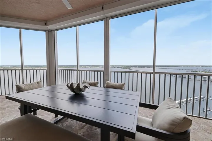 2104 W 1st  ST, Fort Myers, FL 33901