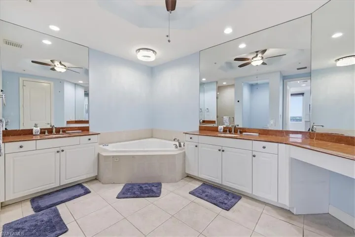 2104 W 1st  ST, Fort Myers, FL 33901