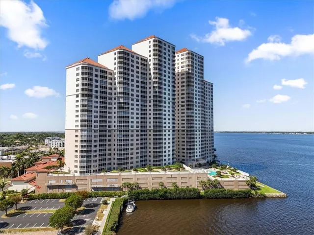 2104 W 1st  ST, Fort Myers, FL 33901