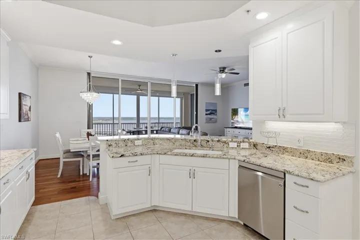 2104 W 1st  ST, Fort Myers, FL 33901